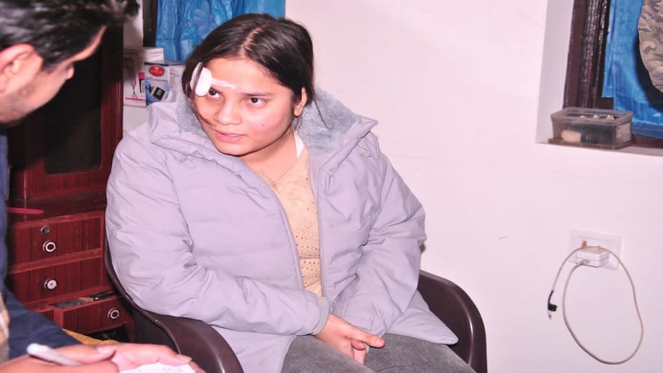 Robbery worth Rs 40 lakh in Meerut: Ananya bit the criminal's hand and then hit him with the butt of pistol