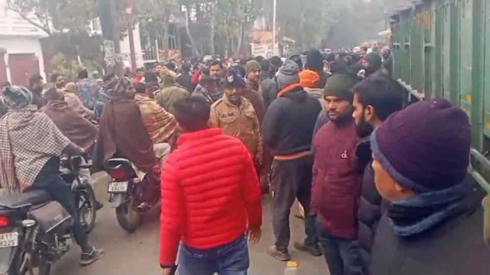 Road Accident on Laksar-Raisi road in Roorkee truck hits bike rider angry villagers block road due to death