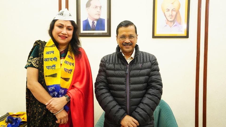 Delhi Mahila Congress Senior Vice President Priyanka Aggarwal joins AAP