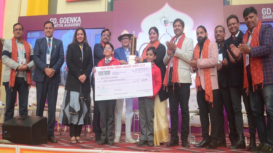 nnu Kapoor participated in the Taj Literature Festival held in Agra