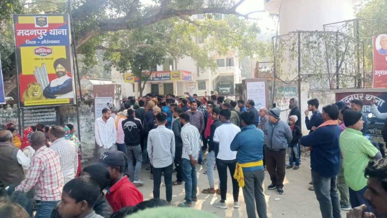 Bihar news : Mother died in shock son's murder case aurangabad bihar GAYA BIHAR police station surrounded