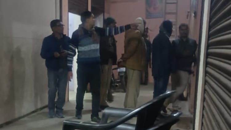 Bihar News : नशीली दवाओं के साथ नेपाल में हुई थी गिरफ्तारी, अब घर में मिला नारकोटिक्स ड्रग्स का स्टॉक