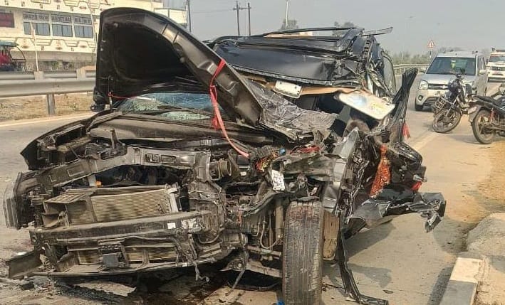 Bihar: Accident in Nalanda, two dead, condition of 3 critical; Car collides with truck while going to Rajgir