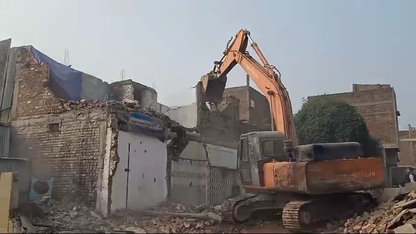 Ujjain Mahakal Lok Expansion JCB Bulldozer Action on Nizamuddin Colony 257 Houses Takiya Masjid