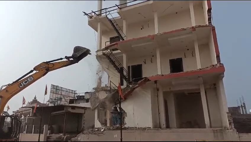 Ujjain Mahakal Lok Expansion JCB Bulldozer Action on Nizamuddin Colony 257 Houses Takiya Masjid