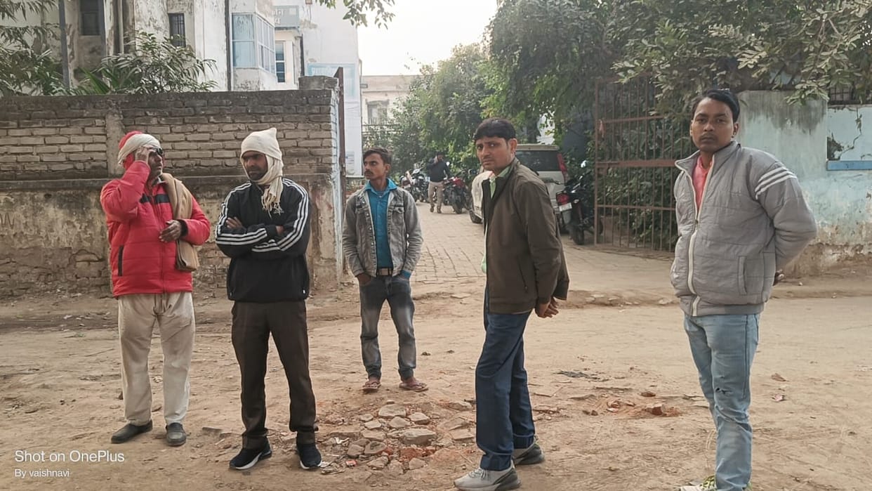 Entering the house, the throat of the elderly couple was slit with a sharp weapon