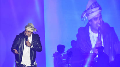Jubin Nautiyal presented songs one after the other in Gorakhpur Mahotsav
