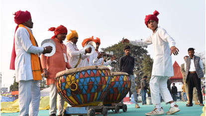 Glimpse of art and culture was seen in Gorakhpur Mahotsav, delicious dishes were tasted, sunshine was out