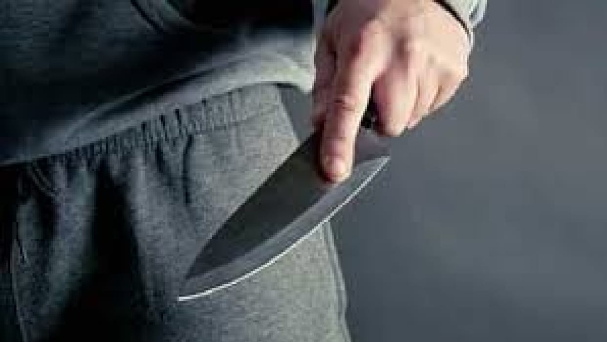 Gang war in Raipur: Two sides fiercely used knives, two youths seriously injured, police registered a case