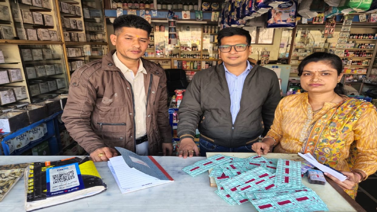 Drug inspector and police inspected 25 medical stores, legal action will be taken against 11 people in Raipur