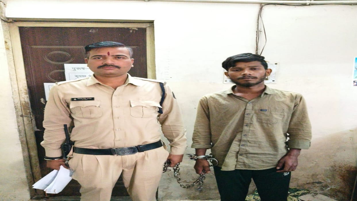 Police arrested the hit-sheeter who posted a photo with a knife on social media in Raipur