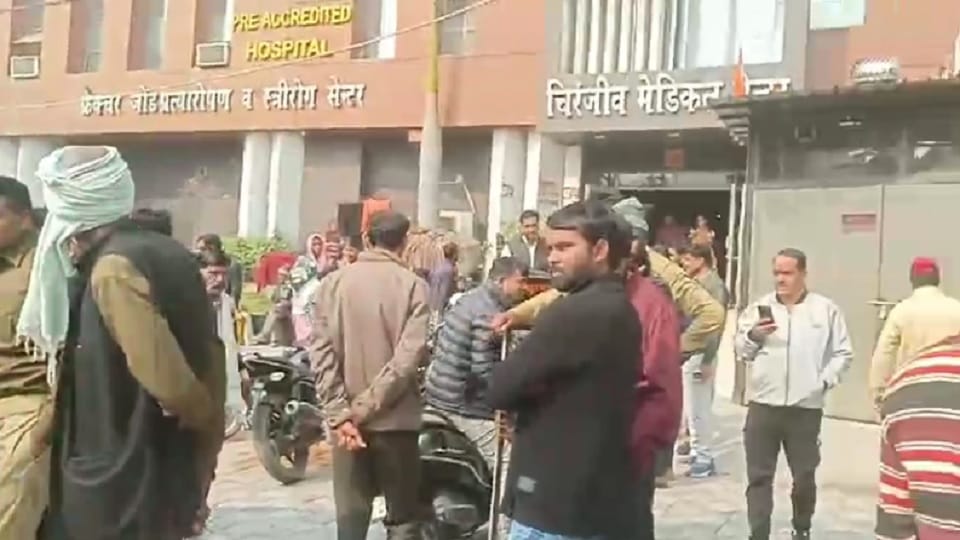 Angered by the death of a pregnant woman in Jhansi, family members created ruckus in the nursing home