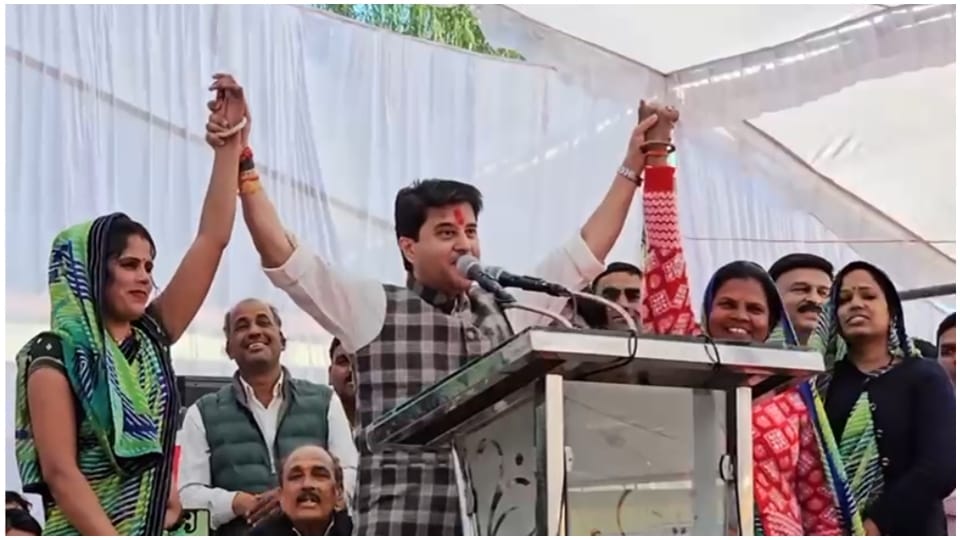 केंद्रीय मंत्री ज्योतिरादित्य सिंधिया ने महिलाओं की तारीफ की।