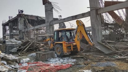 Kannauj Accident: Bareilly's shuttering contractor Hanif is the main accused