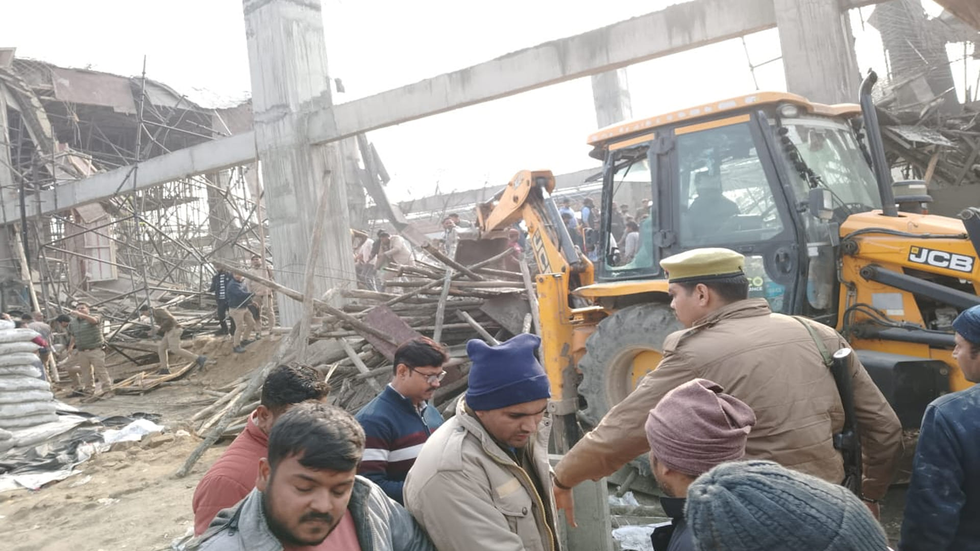 Kannauj railway station Accident three reasons of accident contractor ran away seeing opportunity see pictures