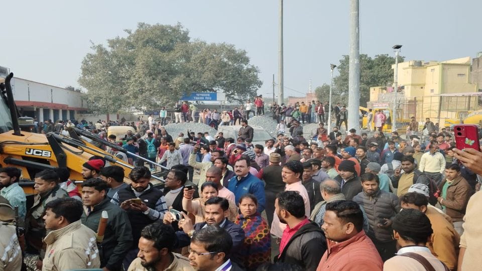 Kannauj accident: 12 hours of struggle to find lives in the rubble, no worker found