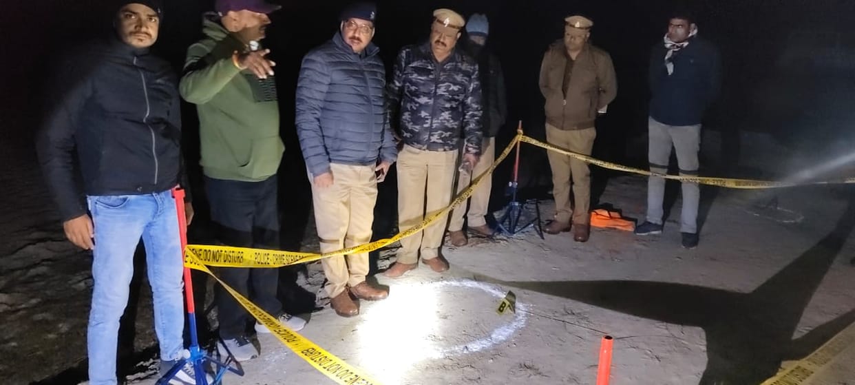 Two vicious thieves arrested in police encounter one injured by bullet reward of Rs 25000 each was announced
