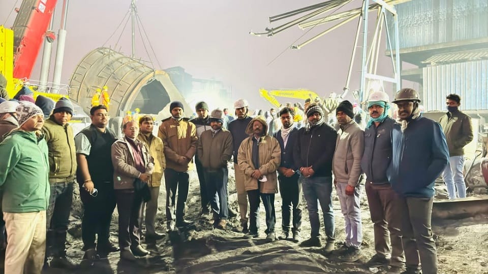 Mungeli accident Rescue operation carried out in Kusum plant three bodies trapped in the debris were taken out