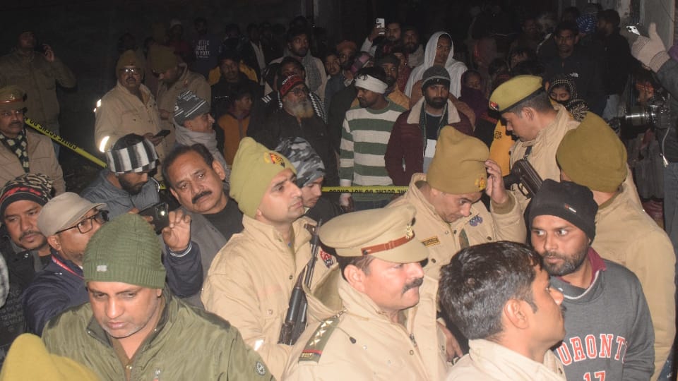Meerut Family Murder Case New Revelation Couple and Three Daughters Were Murdered in These Three Disputes