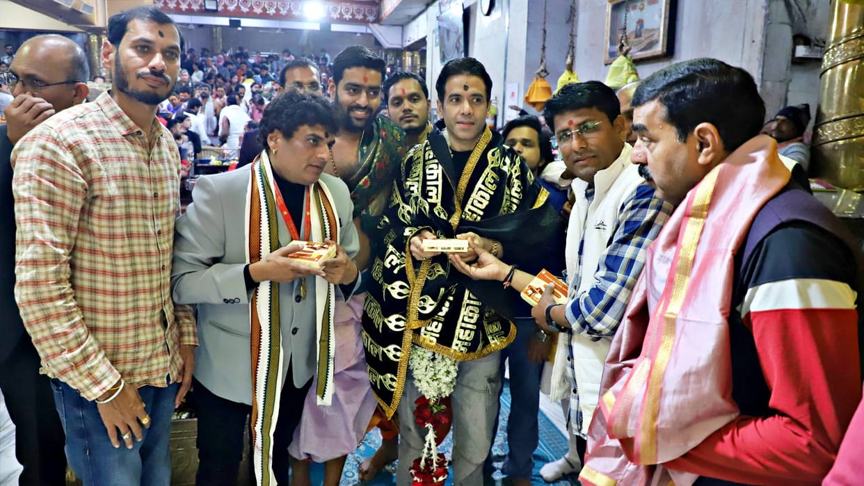 Baba Mahakal Ujjain Film actor Tushar Kapoor reached shelter of Baba Mahakal called himself lucky