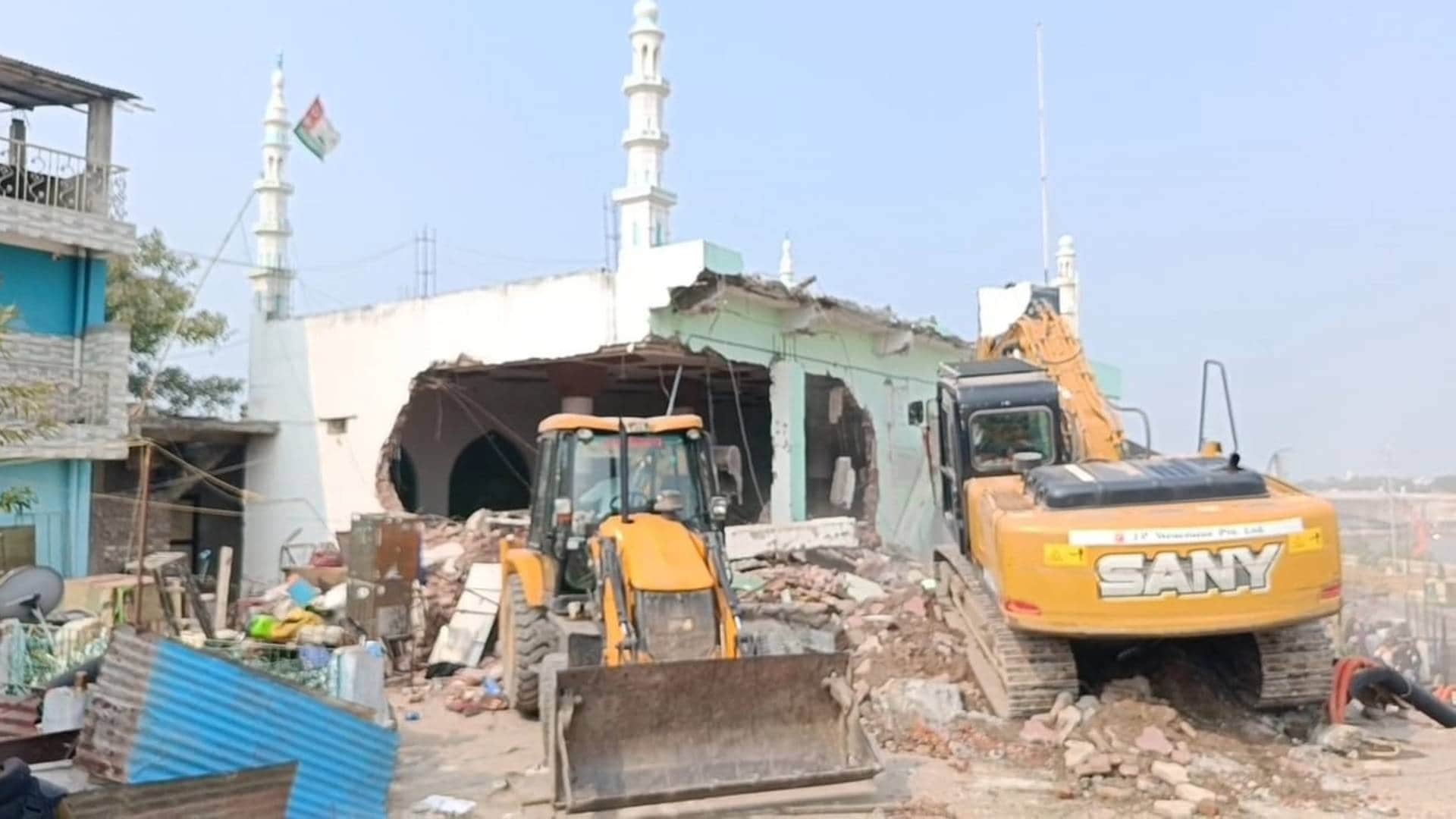 Ujjain Mahakal Lok Expansion JCB Bulldozer Action on Nizamuddin Colony 257 Houses Takiya Masjid