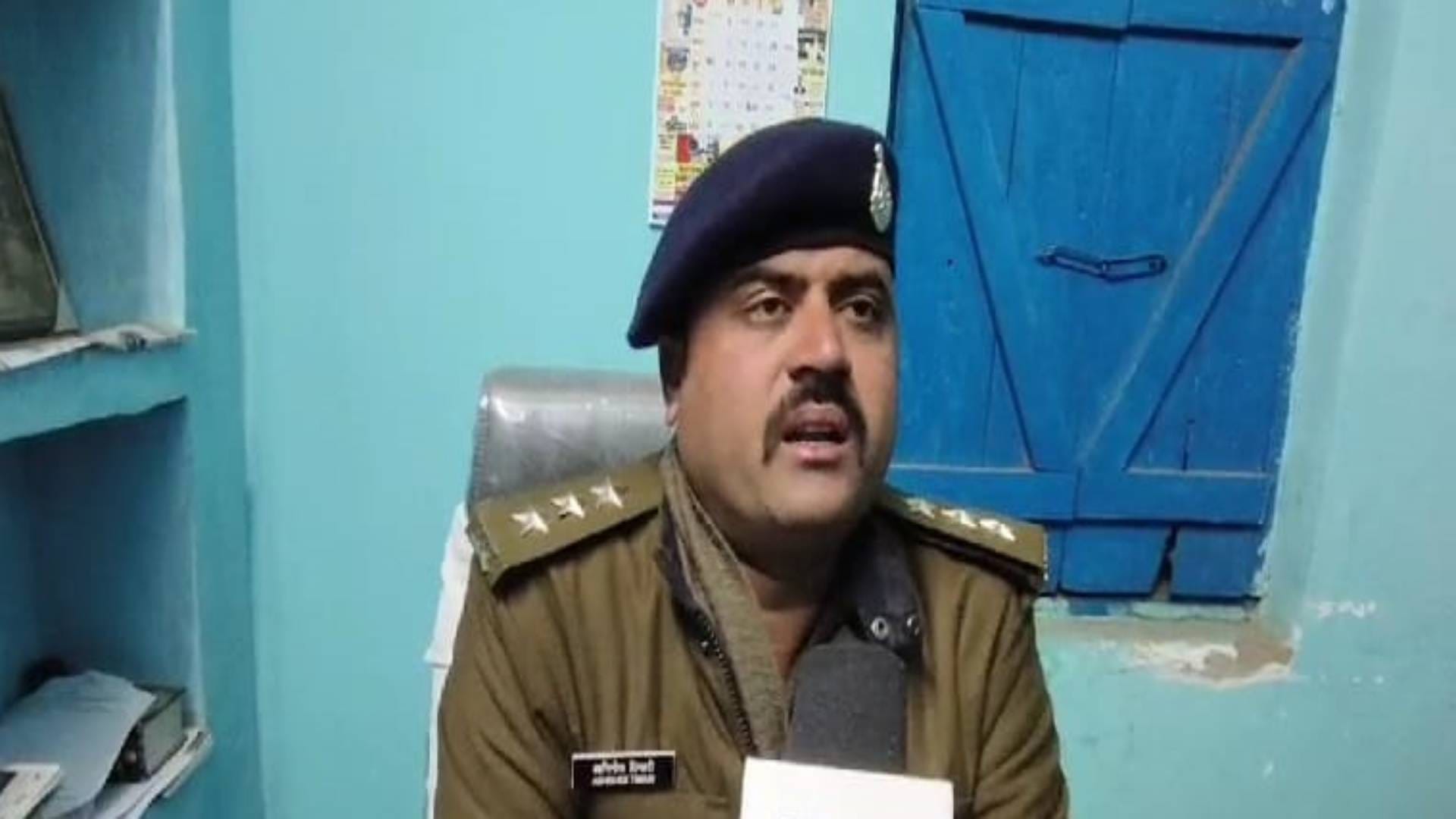 मामले की जानकारी देती पुलिस