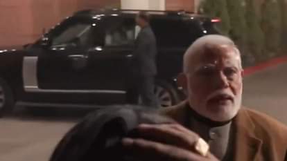 PM Narendra modi talks with journalists advised care in winter before bjp cec meeting