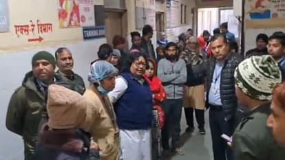 Alwar News: अस्पताल में एएनएम के साथ मारपीट के बाद महिला गिरफ्तार, कन्हैयालाल हत्याकांड जैसी वारदात की धमकी दी Alwar News: Woman arrested for assaulting ANM in hospital, Threatens Kanhaiyalal murder case like incident