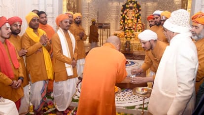 CM Yogi said On Pran Pratishtha Anniversary if we divide we face oppression religious places to bear brunt