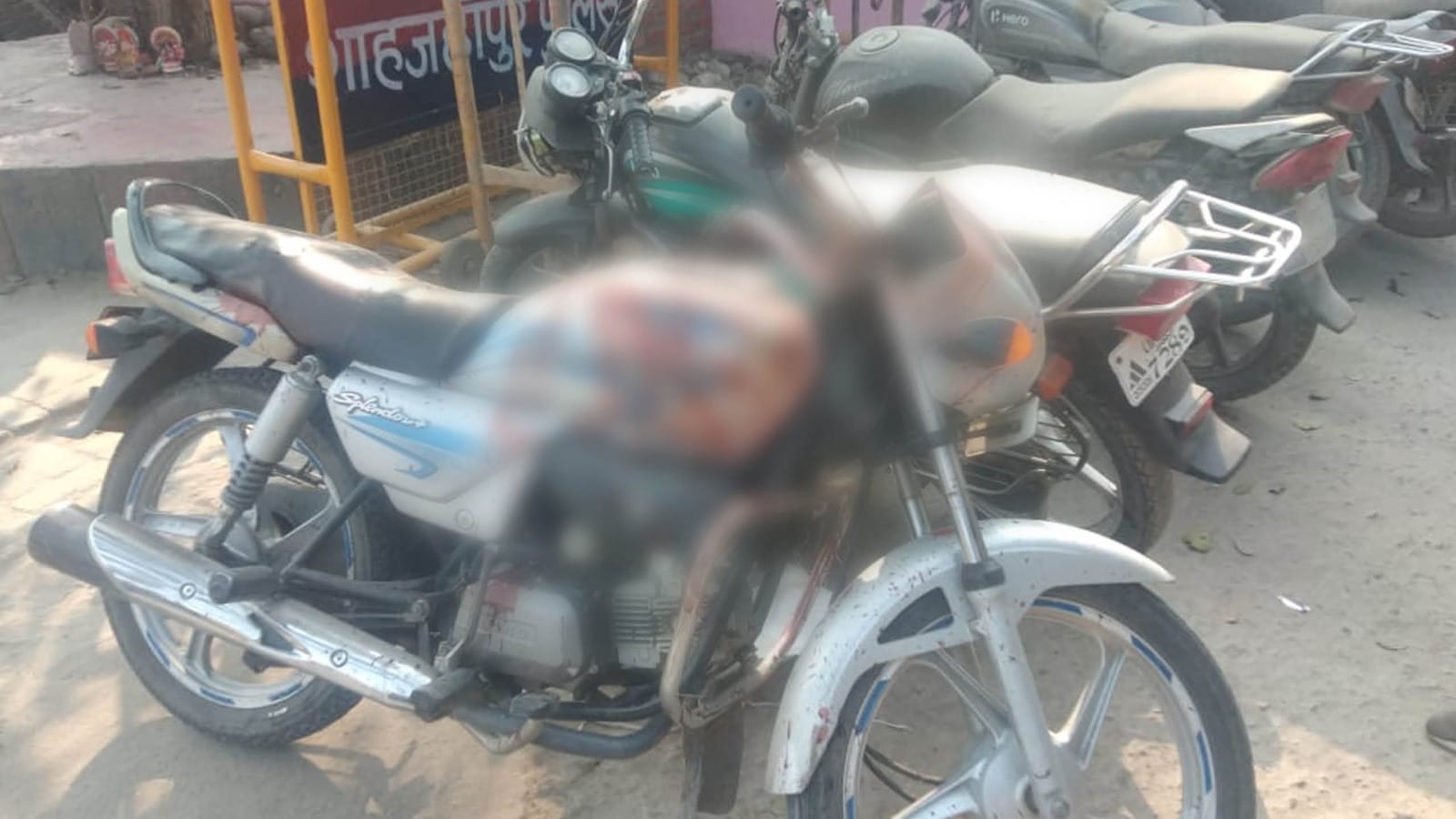 constable Shahrukh died after his neck was cut by a Chinese manjha In Shahjahanpur