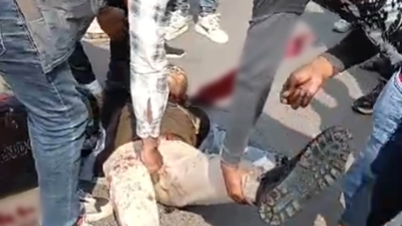 constable Shahrukh died after his neck was cut by a Chinese manjha In Shahjahanpur