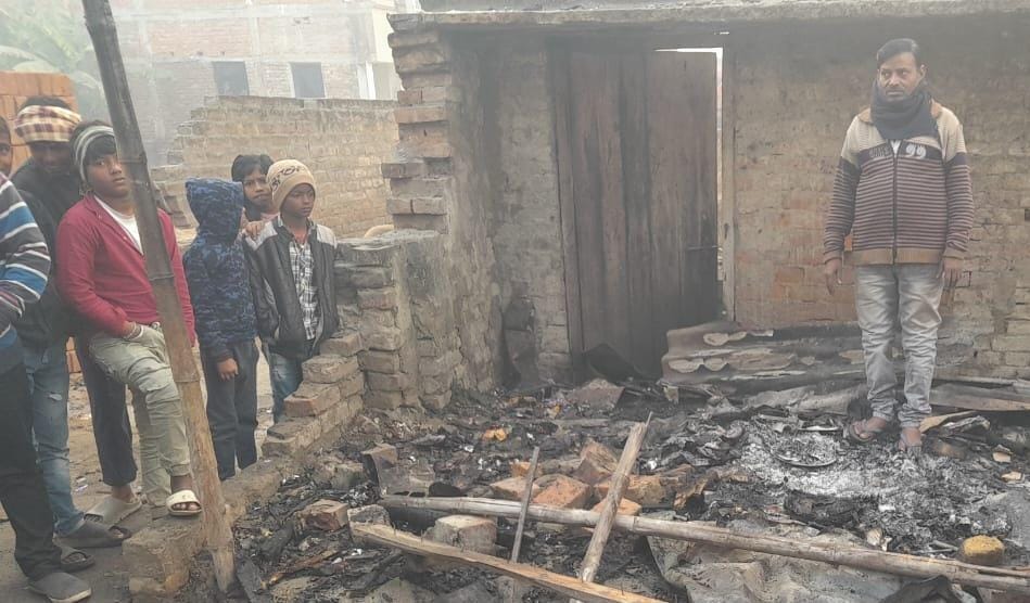 Bihar: Unknown miscreants set a shop on fire in Muzaffarpur