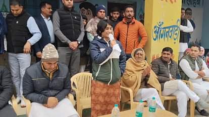 Jind: विधायक विनेश फोगाट ने हथवाला, अकालगढ़ और बुढ़ा खेड़ा गांव में ग्रामीणों की समस्याएं सुनी MLA from Julana, Vinesh Phogat heard the problems of the villagers in Hathwala, Akalgarh and Budha Kheda villa