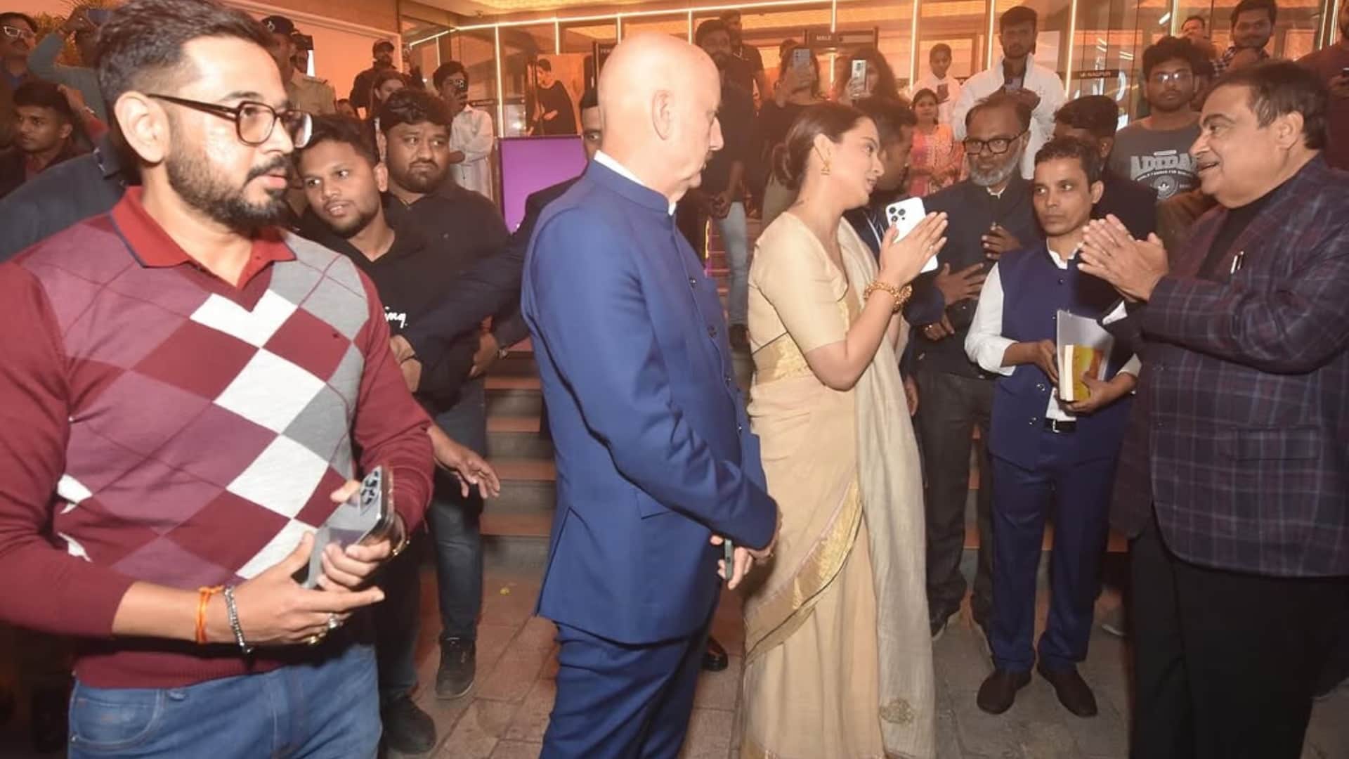 Emergency Kangana Ranaut Screens Directorial For Union Minister Nitin Gadkari Anupam Kher Joins