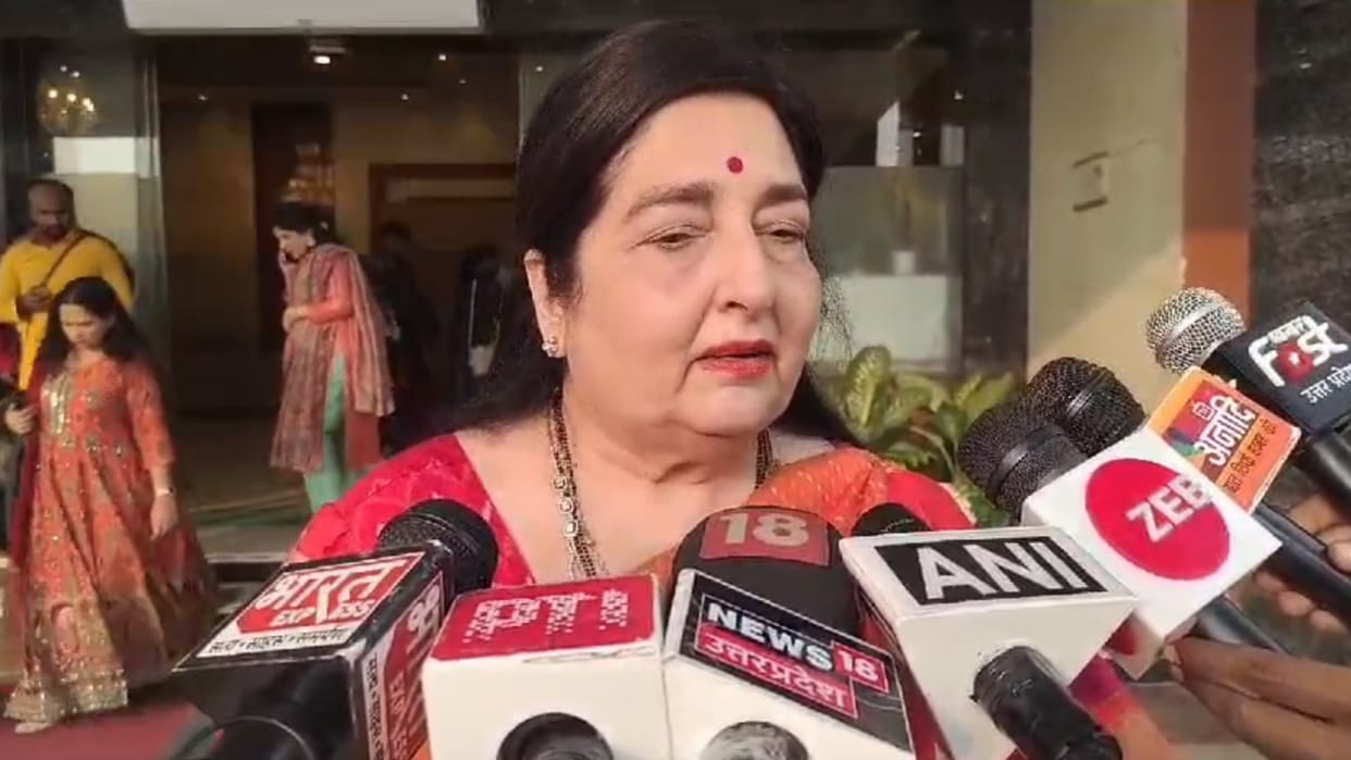 Anuradha Paudwal praises CM Yogi Adityanath for development in Ayodhya.