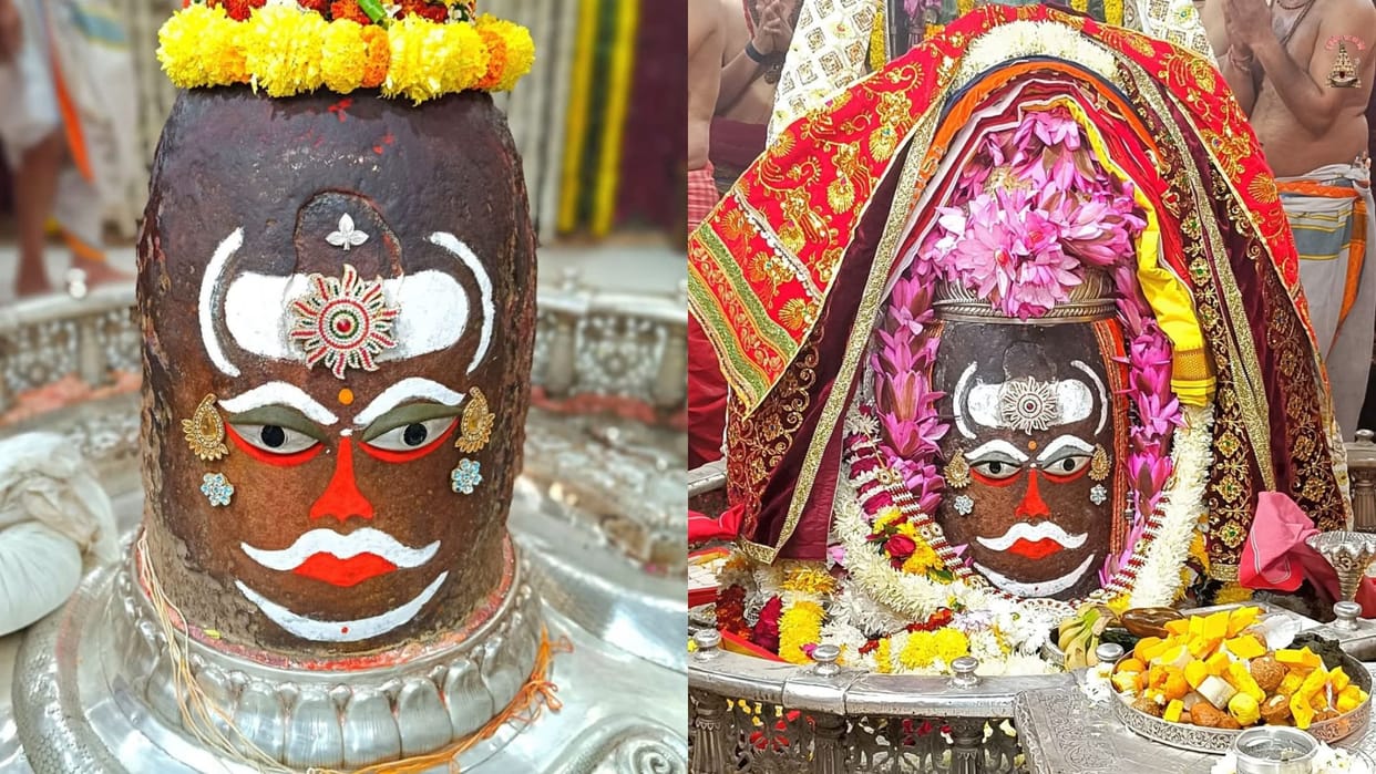 Baba Mahakal was adorned with Tripund on his head, ash and garland of lotus flowers