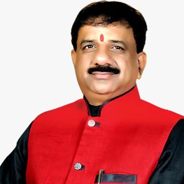 Bhopal news: Bhopal MP came out in protest against the new collector office, said- the old city of any city is