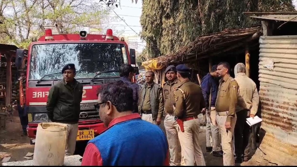 Bihar News : Fire breaks out in court campus advocate chambers and files burnt vaishali hajipur bihar