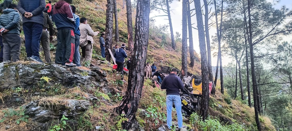 Bus Accident in Uttarakhand Pauri District Srinagar area Many passengers Deaths and Injured