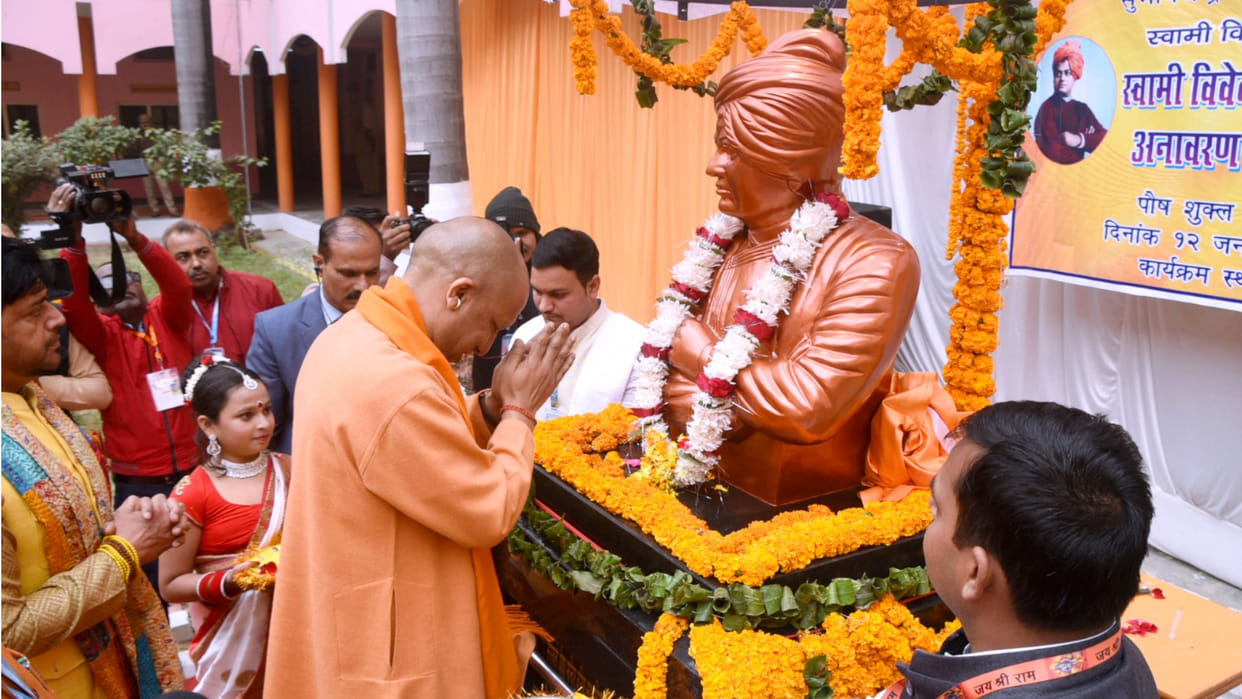 CM Yogi unveiled the statue of Swami Vivekananda in Gorakhpur Netaji Subhash Chandra Bose Nagar Colony.