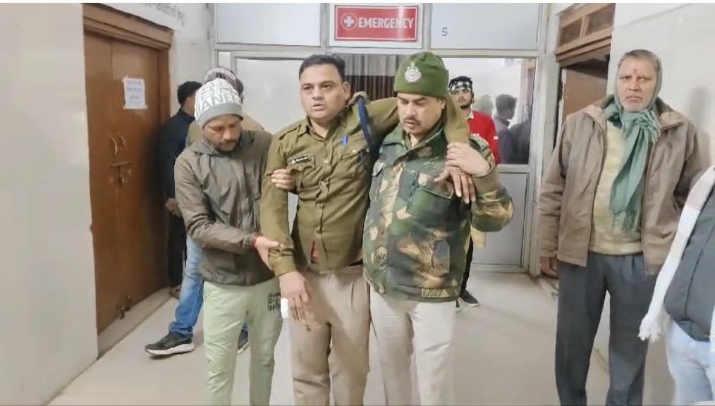 घायल पुलिसकर्मी