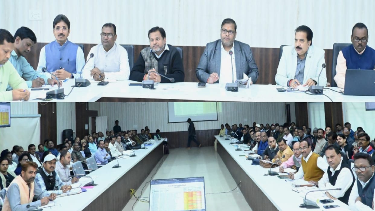Notice to principals of 36 schools in Gariaband district, collector took action in case of poor results
