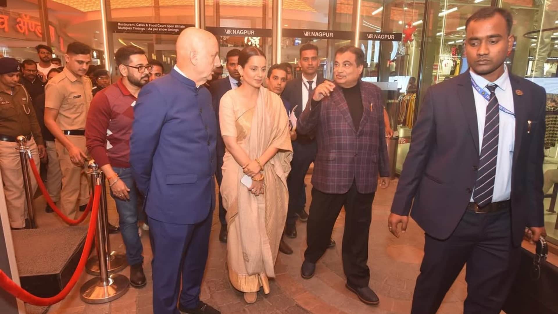 Emergency Kangana Ranaut Screens Directorial For Union Minister Nitin Gadkari Anupam Kher Joins