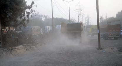 Entrepreneurs stuck between UPSIDA and Municipal Corporation pay Rs 25 crore as house tax potholes on roads