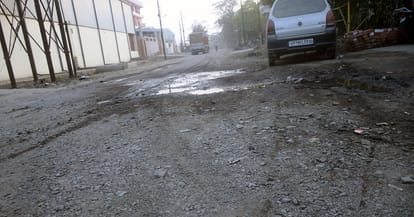 Entrepreneurs stuck between UPSIDA and Municipal Corporation pay Rs 25 crore as house tax potholes on roads