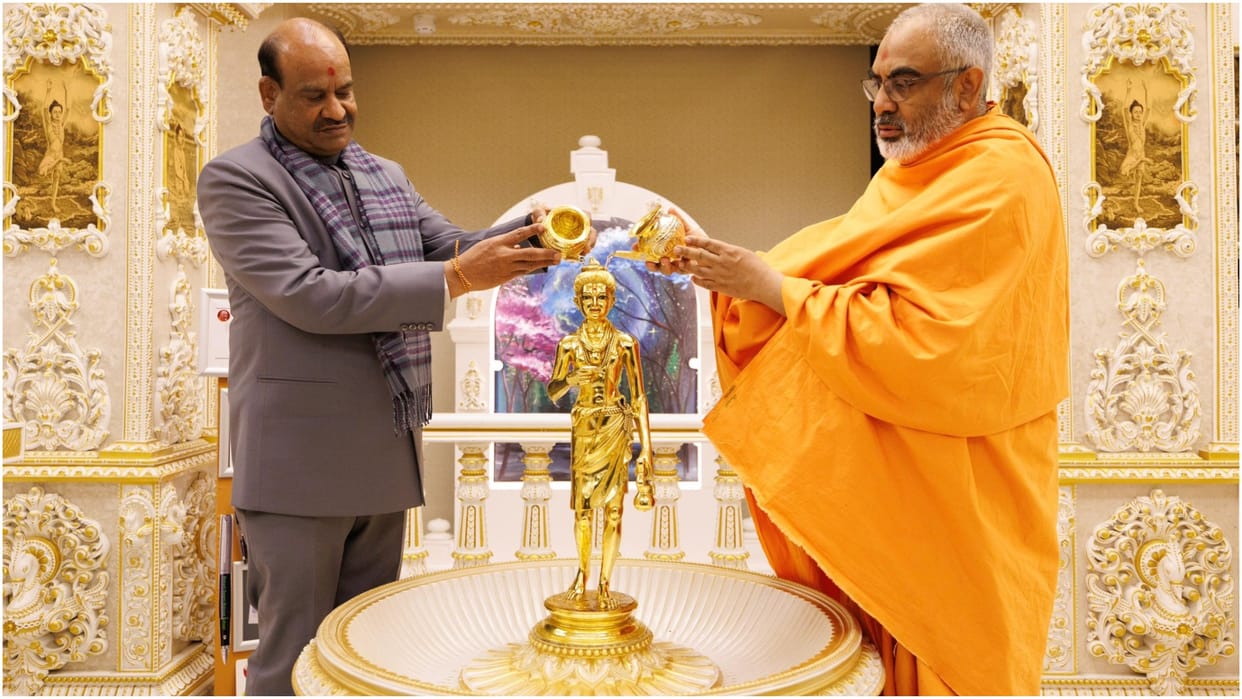Birla worshiped at Swami Narayan Temple in London, got to know about the work of BAPS in Britain and Europe