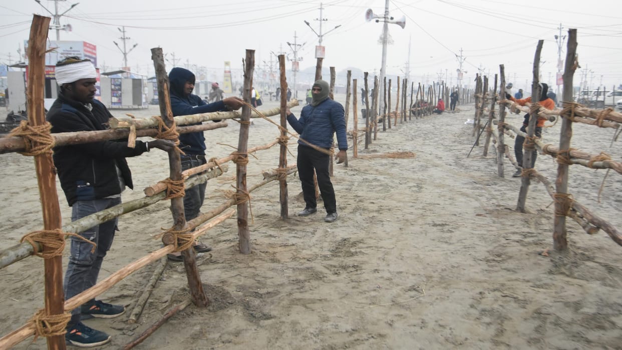 Due to erosion, the bathing ghat built in Sector-13 was barricaded, Kalp residents demonstrated.