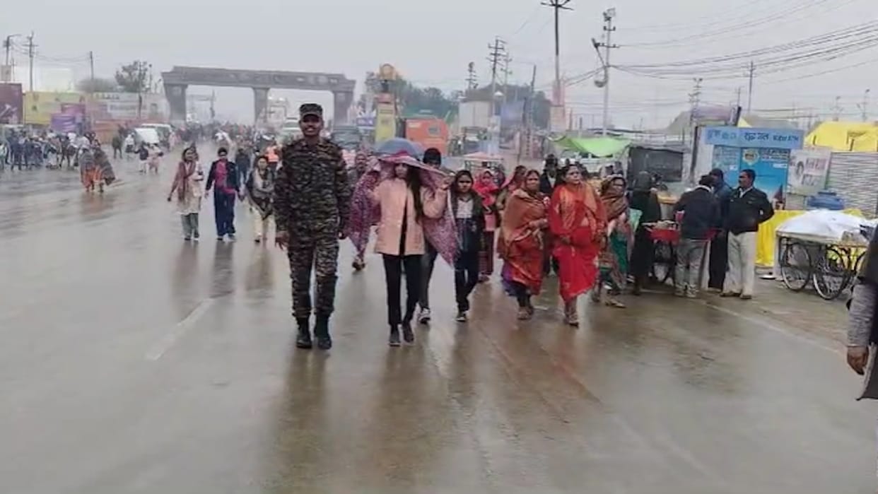 Weather Prayagraj: Chilliness increased due to drizzle, crowd of devotees gathering in Maha Kumbh Mela