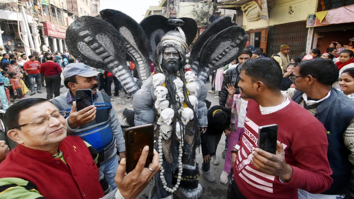 Here 'Mahakal' charges fees up to 1.25 lakh rupees, theater artists take money according to the characters