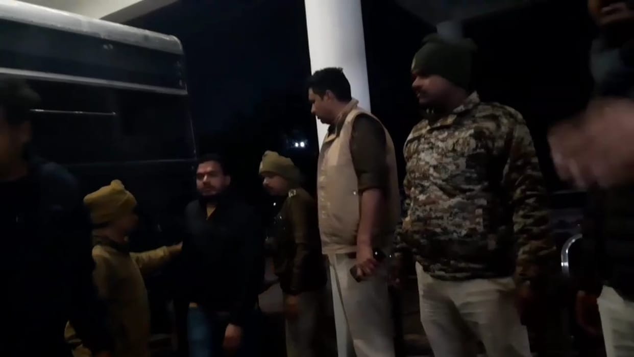 SP's special team raids gambling den in damoh